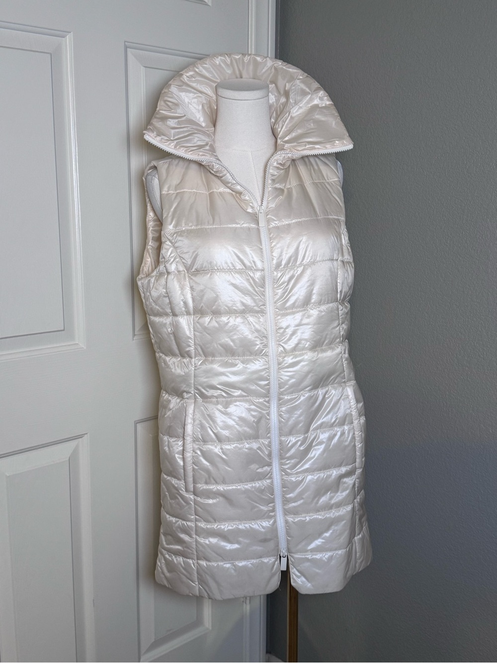 Chico's Glossy Cream Quilted Sleeveless Puffer Vest